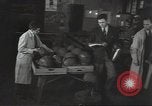 Standbild Gauntlet body Armor United States USA, 1941, aus Sekunde 5 historischem Filmmaterial Videoclip 65675074669