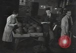 Standbild Gauntlet body Armor United States USA, 1941, aus Sekunde 10 historischem Filmmaterial Videoclip 65675074669