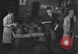 Standbild Gauntlet body Armor United States USA, 1941, aus Sekunde 12 historischem Filmmaterial Videoclip 65675074669