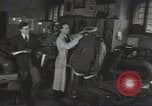 Standbild Gauntlet body Armor United States USA, 1941, aus Sekunde 18 historischem Filmmaterial Videoclip 65675074669