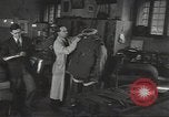 Standbild Gauntlet body Armor United States USA, 1941, aus Sekunde 20 historischem Filmmaterial Videoclip 65675074669