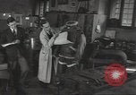 Standbild Gauntlet body Armor United States USA, 1941, aus Sekunde 22 historischem Filmmaterial Videoclip 65675074669