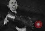 Standbild Gauntlet body Armor United States USA, 1941, aus Sekunde 28 historischem Filmmaterial Videoclip 65675074669