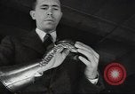 Standbild Gauntlet body Armor United States USA, 1941, aus Sekunde 33 historischem Filmmaterial Videoclip 65675074669