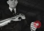 Standbild Gauntlet body Armor United States USA, 1941, aus Sekunde 34 historischem Filmmaterial Videoclip 65675074669