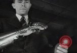Standbild Gauntlet body Armor United States USA, 1941, aus Sekunde 35 historischem Filmmaterial Videoclip 65675074669