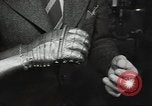 Standbild Gauntlet body Armor United States USA, 1941, aus Sekunde 38 historischem Filmmaterial Videoclip 65675074669