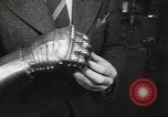 Standbild Gauntlet body Armor United States USA, 1941, aus Sekunde 40 historischem Filmmaterial Videoclip 65675074669