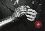 Standbild Gauntlet body Armor United States USA, 1941, aus Sekunde 41 historischem Filmmaterial Videoclip 65675074669