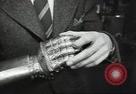 Standbild Gauntlet body Armor United States USA, 1941, aus Sekunde 42 historischem Filmmaterial Videoclip 65675074669