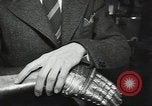 Standbild Gauntlet body Armor United States USA, 1941, aus Sekunde 44 historischem Filmmaterial Videoclip 65675074669