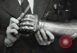 Standbild Gauntlet body Armor United States USA, 1941, aus Sekunde 49 historischem Filmmaterial Videoclip 65675074669