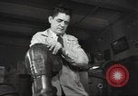 Standbild Gauntlet body Armor United States USA, 1941, aus Sekunde 53 historischem Filmmaterial Videoclip 65675074669