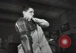 Standbild Gauntlet body Armor United States USA, 1941, aus Sekunde 54 historischem Filmmaterial Videoclip 65675074669
