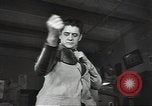 Standbild Gauntlet body Armor United States USA, 1941, aus Sekunde 58 historischem Filmmaterial Videoclip 65675074669