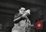 Standbild Gauntlet body Armor United States USA, 1941, aus Sekunde 62 historischem Filmmaterial Videoclip 65675074669