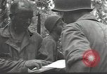 Standbild USA Soldaten Guadalcanal Salomonen, 1944, aus Sekunde 28 historischem Filmmaterial Videoclip 65675074671