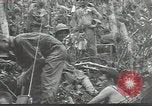Standbild USA Soldaten Guadalcanal Salomonen, 1944, aus Sekunde 30 historischem Filmmaterial Videoclip 65675074671