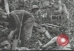 Standbild USA Soldaten Guadalcanal Salomonen, 1944, aus Sekunde 31 historischem Filmmaterial Videoclip 65675074671