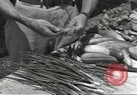 Standbild Armee cook Guadalcanal Salomonen, 1944, aus Sekunde 27 historischem Filmmaterial Videoclip 65675074683