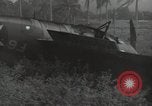 Image wrecked F4F Wildcat fighter Guadalcanal Îles Salomon, 1943, de la seconde 7 séquences d'archives historiques vidéo 65675074693