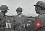 Standbild General Robert Richardson Okinawa Ryukyu Inseln, 1945, aus Sekunde 44 historischem Filmmaterial Videoclip 65675074698
