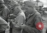 Standbild General Robert Richardson Okinawa Ryukyu Inseln, 1945, aus Sekunde 26 historischem Filmmaterial Videoclip 65675074700