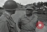 Standbild General Robert Richardson Okinawa Ryukyu Inseln, 1945, aus Sekunde 61 historischem Filmmaterial Videoclip 65675074700