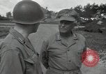 Standbild General Robert Richardson Okinawa Ryukyu Inseln, 1945, aus Sekunde 62 historischem Filmmaterial Videoclip 65675074700