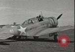 Standbild SBD Dauntless dive Bomber Guadalcanal Salomonen, 1942, aus Sekunde 14 historischem Filmmaterial Videoclip 65675074708