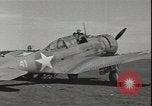 Standbild SBD Dauntless dive Bomber Guadalcanal Salomonen, 1942, aus Sekunde 18 historischem Filmmaterial Videoclip 65675074708