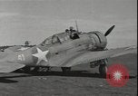 Standbild SBD Dauntless dive Bomber Guadalcanal Salomonen, 1942, aus Sekunde 19 historischem Filmmaterial Videoclip 65675074708