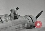 Standbild SBD Dauntless dive Bomber Guadalcanal Salomonen, 1942, aus Sekunde 27 historischem Filmmaterial Videoclip 65675074708