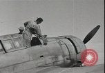 Standbild SBD Dauntless dive Bomber Guadalcanal Salomonen, 1942, aus Sekunde 29 historischem Filmmaterial Videoclip 65675074708