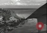 Standbild abgestürzte US Marine pilot LT M N Vedder ist gerettet Segi Punkt Salomonen, 1943, aus Sekunde 30 historischem Filmmaterial Videoclip 65675074718