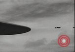 Standbild abgestürzte US Marine pilot LT M N Vedder ist gerettet Segi Punkt Salomonen, 1943, aus Sekunde 43 historischem Filmmaterial Videoclip 65675074718