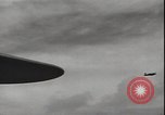 Standbild abgestürzte US Marine pilot LT M N Vedder ist gerettet Segi Punkt Salomonen, 1943, aus Sekunde 44 historischem Filmmaterial Videoclip 65675074718