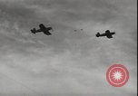 Standbild abgestürzte US Marine pilot LT M N Vedder ist gerettet Segi Punkt Salomonen, 1943, aus Sekunde 46 historischem Filmmaterial Videoclip 65675074718