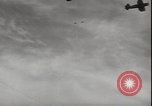Standbild abgestürzte US Marine pilot LT M N Vedder ist gerettet Segi Punkt Salomonen, 1943, aus Sekunde 47 historischem Filmmaterial Videoclip 65675074718