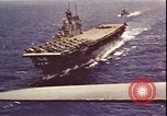 Image USS Hornet (CV-8) dans la bataille de Midway Océan Pacifique, 1942, de la seconde 18 séquences d'archives historiques vidéo 65675074720