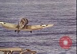 Image USS Hornet (CV-8) dans la bataille de Midway Océan Pacifique, 1942, de la seconde 62 séquences d'archives historiques vidéo 65675074720