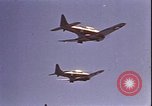 Standbild Piloten von VF-3 an Deck der USS Yorktown (CV-5) in der Schlacht von Midway Pazifik, 1942, aus Sekunde 3 historischem Filmmaterial Videoclip 65675074721