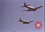 Standbild Piloten von VF-3 an Deck der USS Yorktown (CV-5) in der Schlacht von Midway Pazifik, 1942, aus Sekunde 4 historischem Filmmaterial Videoclip 65675074721