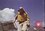 Standbild Piloten von VF-3 an Deck der USS Yorktown (CV-5) in der Schlacht von Midway Pazifik, 1942, aus Sekunde 8 historischem Filmmaterial Videoclip 65675074721