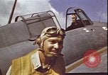 Standbild Piloten von VF-3 an Deck der USS Yorktown (CV-5) in der Schlacht von Midway Pazifik, 1942, aus Sekunde 10 historischem Filmmaterial Videoclip 65675074721