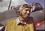 Standbild Piloten von VF-3 an Deck der USS Yorktown (CV-5) in der Schlacht von Midway Pazifik, 1942, aus Sekunde 12 historischem Filmmaterial Videoclip 65675074721