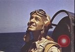 Standbild Piloten von VF-3 an Deck der USS Yorktown (CV-5) in der Schlacht von Midway Pazifik, 1942, aus Sekunde 18 historischem Filmmaterial Videoclip 65675074721