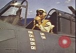 Standbild Piloten von VF-3 an Deck der USS Yorktown (CV-5) in der Schlacht von Midway Pazifik, 1942, aus Sekunde 19 historischem Filmmaterial Videoclip 65675074721