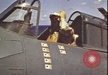 Standbild Piloten von VF-3 an Deck der USS Yorktown (CV-5) in der Schlacht von Midway Pazifik, 1942, aus Sekunde 20 historischem Filmmaterial Videoclip 65675074721