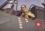 Standbild Piloten von VF-3 an Deck der USS Yorktown (CV-5) in der Schlacht von Midway Pazifik, 1942, aus Sekunde 22 historischem Filmmaterial Videoclip 65675074721